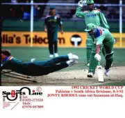 Pakistan v South Africa Brisbane 8-3-92 JONTY RHODES runs out- Old Cricket Photo