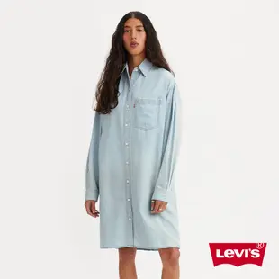 Levis 女款 長版寬鬆落肩牛仔襯衫洋裝 / 打摺寬袖 / 精工淺藍水洗 / 寒麻纖維