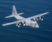 LOCKHEED C130-E HERCULES AIRCRAFT FLIES OVER THE ATLANTIC - 8X10 PHOTO (EP-777)