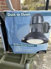 Cooper Bayside Dusk To Dawn 100 WT Mercury Vapor Outdoor Light Fixture RC100MVB