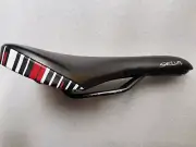 NEW GIANT SELVA BICYCLE SADDLE SEAT ROAD OFF ROAD BLACK BY SELLE ROYAL 278X143MM
