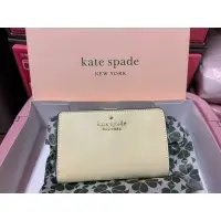 在飛比找蝦皮購物優惠-全新Kate Spade馬卡龍黃/小雞黃拉鍊中夾～皮夾可放照