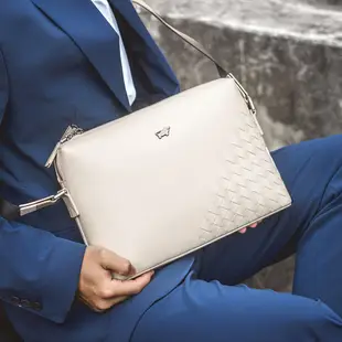 【BRAUN BUFFEL 德國小金牛】台灣總代理 墨菲斯 斜背包-粉筆白/BF524-62-CK