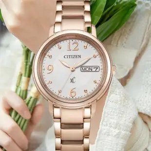 【CITIZEN 星辰】xC廣告款 光動能 玫瑰金優雅腕錶 33mm(EW2426-54A)