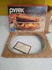 Pyrex OVAL 702 Large Clear Glass Casserole Roaster Baking Dish 2 Qt NEW