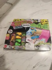 Hot Wheels Mattel Tony Hawk HQ Skatepark Set with 2 Exclusive Boards & Shoes