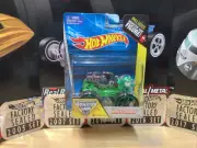 Hot Wheels Monster Jam 1:64 Grave Digger Track Ace Tires w/Mini Figure LR