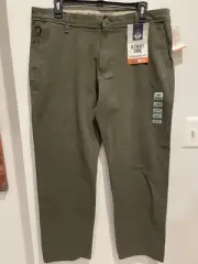 NWT Dockers Pants Green Mans Jean Cut Straight Fit , Supreme Flex. 36x30
