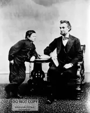 PRESIDENT ABRAHAM LINCOLN SEATED WITH HIS SON THOMAS "TAD" - 8X10 PHOTO (ZZ-721)