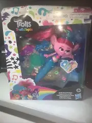 TrollsTopia Techno Mermaid Poppy Doll Dreamworld Tail Lights Up “NEW”