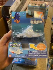 BanDai Disney Pixar Finding Dory Swigglefish “Tile Hank” Figure