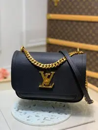 在飛比找Yahoo!奇摩拍賣優惠-二手Louis Vuitton LV Lockme Chai