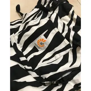 [ 二手 ] Ergobaby原創款斑馬紋背巾 送新生兒保護墊和有機背巾口水巾