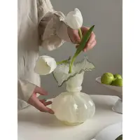 在飛比找ETMall東森購物網優惠-芬頓奶油風綠色玻璃花瓶法式浪漫復古芍藥花器透明水養插花