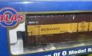 Atlas 8858-1 MILWAUKEE ROAD 50' PS-1 Plug Door Box Car #2555 O-Scale 3-Rail NEW