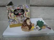 NIB Wizard Of Oz Cowardly Lion Magnetic Ceramic Salt & Pepper Shakers !