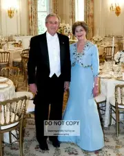 PRESIDENT GEORGE W. BUSH AND FIRST LADY LAURA BUSH - 8X10 PHOTO (BB-898)
