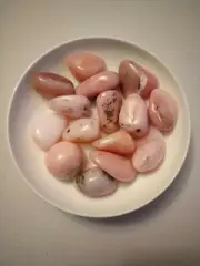 ONE (1) GENUINE PINK ( COMMON ) OPAL TUMBLED STONE 25-30 mm