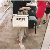 在飛比找Yahoo!奇摩拍賣優惠-FENDI 2020 春夏 新款 LOGO 牛皮 浮雕 手提