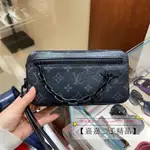 LV 路易威登 POCHETTE VOLGA 經典老花印花 牛皮革 手拿包 斜挎包 M68321 男款