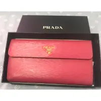 在飛比找蝦皮購物優惠-PRADA 桃紅色 金logo長夾