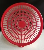 New Tupperware Strainer & Colander Seal 2pc Set 7.5" did. 2.5" Tall -Sheer & Red