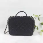 二手 CHANEL VANITY CASE A93343 全黑色 荔枝皮 化妝盒 斜背包 中21CM