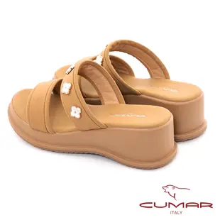 【CUMAR】一字花朵裝飾楔型厚底涼拖鞋-棕色