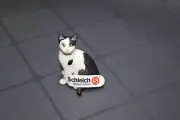 BLACK WHITE SITTING CAT by Schleich Toy 13637 RETIRED New Free Shipping