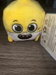 WowWee Pinkfong Baby Shark Official Song Cube Baby Shark Tags Yellow Plush NEW