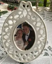 RUSS PORCELAIN OVAL PICTURE FRAME - HOLDS 3.5" X 2.5" PHOTO