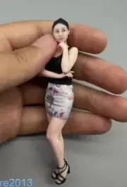 1/18 Miniature Scene Props of Beauty with Cheesy Skirt, Car Stereoscopic Model