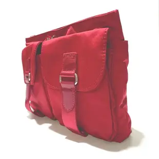 Kipling 紅色絲滑合成纖維材質素面雙口袋設計斜背包 #HB7365 (6.1折)