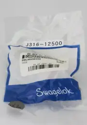 12500 SWAGELOK ½" QUICK CONNECTS, BULKHEAD STEMS, DESO (NEW) SS-QC8-D1-810K7-WE