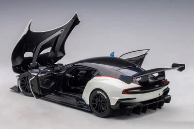 1:18 Autoart Aston Martin Vulcan Coupe 2015 White Blue Red Stripes AA70261 Model