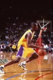 Guard Kobe Bryant Los Angeles Lakers drives to the basket at the L- Old Photo