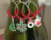 NEW Christmas Holiday Handcrafted Wine Glass Beverage Charms Set of 4