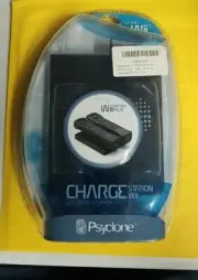 Psyclone Wii Dual Charge Station w/ Remote Control Batteries