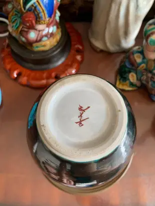 日本陶瓷，九谷彩釉生肖雞花瓶，作者為九谷燒名家淺藏五十吉（1