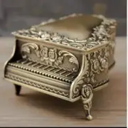 GOLD COLOUR TIN ALLOY PIANO MUSIC BOX : WHITE CHRISTMAS