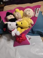 PEANUTS 16" PLUSH BOUQUET SNOOPY WOODSTOCK LUCY CHARLIE LUCY SALLY