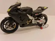 Valentino Rossi. Honda RC211V. Pre-season testbike 2002. Minichamps 1/12