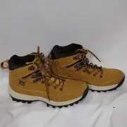 NWOB Avalanche Camel Steep Lace Up Hiking Boots Womens Size 6.5