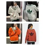 LINDA❤️代購 ADIDAS OG MC SWEATER 毛衣 針織 落肩 V領 女HS9521 橘紅 HS9520