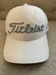 Titleist Golf Hat Cap StrapBack With Ball Marker Magnet In Bill