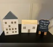 New Bullseye Wooden Houses Barn Decor & Notes Chalkboard Easel