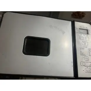 美膳雅Cuisinart微電腦全自動製麵包機CBK-100TW B00001，功能正常附說明書，內鍋有使用痕跡外表無碰撞