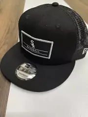 Mens White Sox New Era Black Deck Trucker 9FIFTY Snapback Hat Authentic Cap