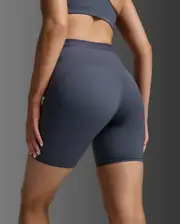 Form Stash Hi-Rise 6" Bike Short with Pockets, 2XU, XS, India Ink/India Ink1, Female