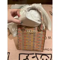 在飛比找蝦皮購物優惠-全新 GUESS 經典LOGO 字母小包吊飾手提斜背兩用包